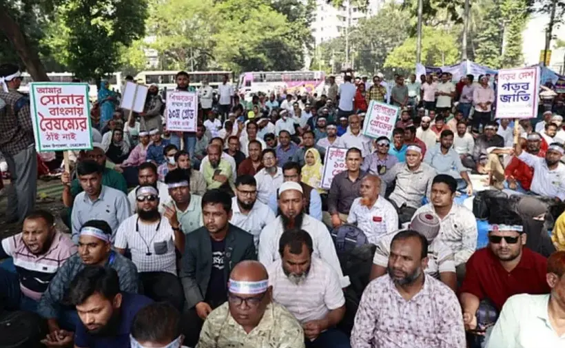 স্বরাষ্ট্র উপদেষ্টা ও শিক্ষা উপদেষ্টার পদত্যাগ চেয়েছেন সারা দেশের প্রাথমিক বিদ্যালয়ের সহকারী শিক্ষকরা।