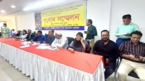 তিন দফা দাবি আদায়ে অন্তর্বর্তী সরকারকে আলটিমেটাম দিয়েছেন সরকারি প্রাথমিক বিদ্যালয়ের সহকারী শিক্ষকরা।