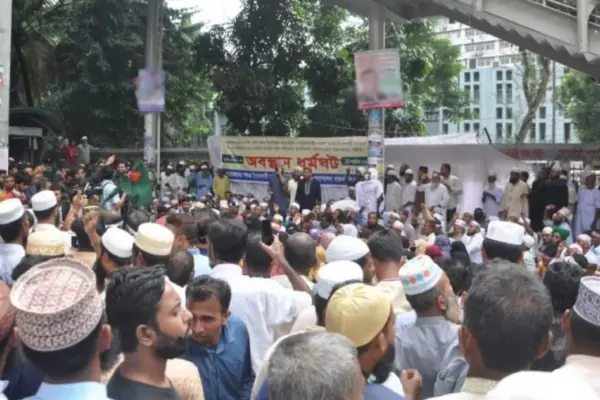 যমুনা অভিমুখে লংমার্চের ডাক দিয়েছেন স্বতন্ত্র ইবতেদায়ি মাদ্রাসার শিক্ষকরা।