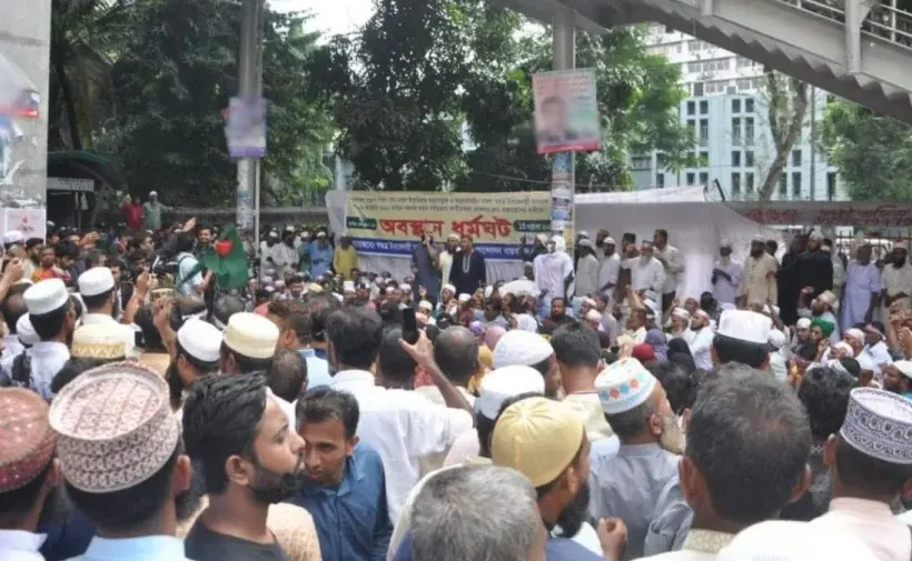 যমুনা অভিমুখে লংমার্চের ডাক দিয়েছেন স্বতন্ত্র ইবতেদায়ি মাদ্রাসার শিক্ষকরা।