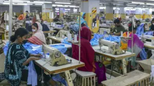 সরকার কলকারখানায় ট্রেড ইউনিয়ন গঠনের ন্যূনতম শর্ত শিথিল করে নতুন অধ্যাদেশ জারি করেছে।