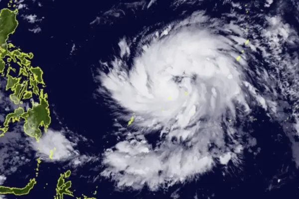 ধেয়ে আসছে সুপার টাইফুন ফাং-ওয়ং।