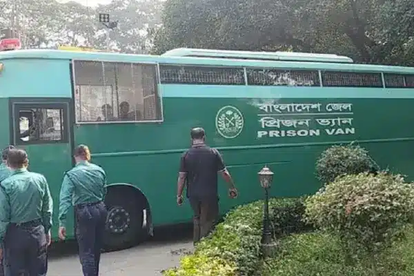 ট্রাইব্যুনালসহ আশপাশের এলাকায় নিরাপত্তা জোরদার করা হয়েছে।