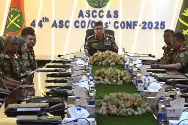 প্রস্তুত থাকার জন্য আর্মি সার্ভিস কোরের সব সদস্যদের প্রতি আহ্বান জানিয়েছেন বাংলাদেশ সেনাবাহিনীর প্রধান জেনারেল ওয়াকার-উজ-জামান।