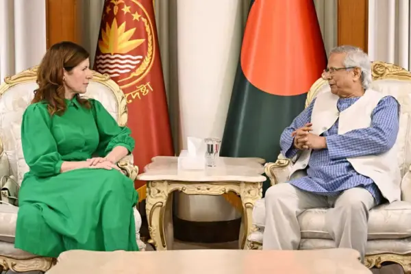রাষ্ট্রীয় অতিথি ভবন যমুনায় আন্তর্জাতিক উন্নয়নবিষয়ক ব্রিটিশ মন্ত্রী ব্যারোনেস জেনি চ্যাপম্যানের সঙ্গে বৈঠক করেছেন ড. মুহাম্মদ ইউনূস।