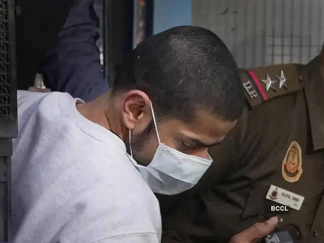 গ্যাংস্টার লরেন্স বিষ্ণোইয়ের ছোট ভাই আনমোল বিষ্ণোইকে গ্রেপ্তার করা হয়েছে।