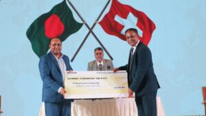 সোমবার ঢাকার একটি হোটেলে আয়োজিত পৃথক দুই অনুষ্ঠানে নৌ টার্মিনাল নির্মাণ ও পরিচালনা নিয়ে দুটি চুক্তি সই হয়েছে, ঐতিহাসিক চুক্তি স্বাক্ষরের শুভ মুহূর্ত