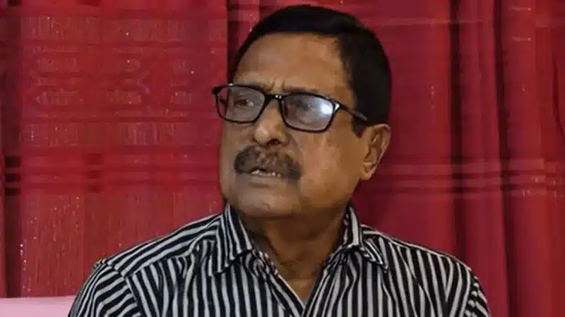 ফজলুর রহমানের বাসার সামনে ককটেল বিস্ফোরণ ঘটিয়েছে দুর্বৃত্তরা।