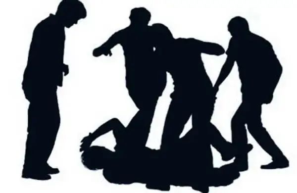 গরু চুরির অভিযোগে গণপিটুনিতে তিনজন নিহত হয়েছে।