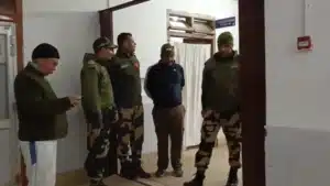 ভারতের ত্রিপুরায় ভারত-বাংলাদেশ সীমান্তে ভারতীয় সীমান্তরক্ষী বাহিনী বিএসএফ-এর এক জওয়ান গুলিবিদ্ধ হয়েছেন।