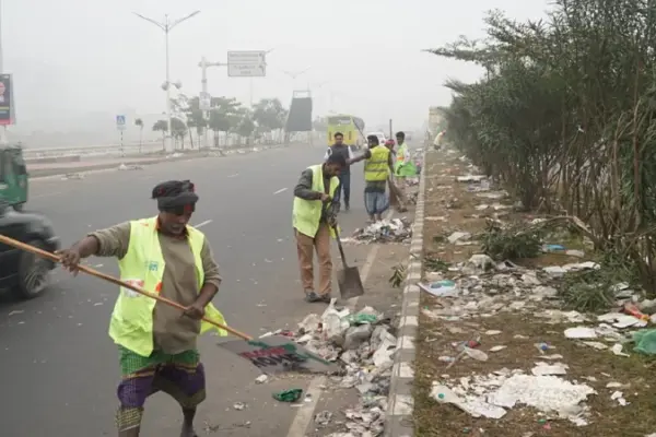 ৩০০ ফুট এলাকা থেকে ১৪৮ টন বর্জ্য অপসারণ করেছে ঢাকা উত্তর সিটি করপোরেশন (ডিএনসিসি)।