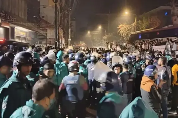 ভারতীয় সহকারী হাইকমিশনার ড. রাজীব রঞ্জনের বাসভবনে হামলার চেষ্টা চালিয়েছে একদল দুর্বৃত্ত।