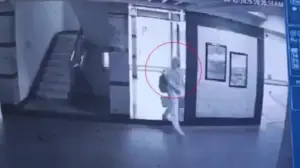 মা ও মেয়েকে হত্যার ঘটনায় মূল অভিযুক্ত গৃহকর্মী আয়েশাকে গ্রেপ্তার করেছে পুলিশ।