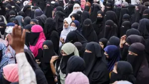 স্কুলছাত্রীদের জন্য হিজাব নিষিদ্ধ করেছে অস্ট্রিয়া।