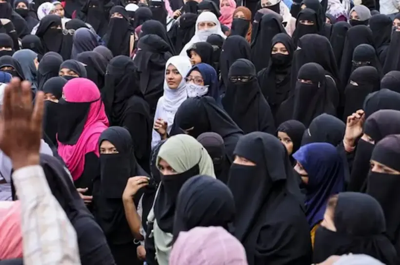 স্কুলছাত্রীদের জন্য হিজাব নিষিদ্ধ করেছে অস্ট্রিয়া।