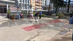 হলের নিরাপত্তা নিয়ে উদ্বেগ জানিয়ে ছবিগুলো মুছে দিয়েছে হল প্রশাসন।