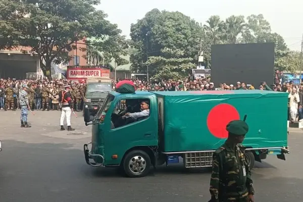 বেগম খালেদা জিয়ার মরদেহ মানিক মিয়া অ্যাভিনিউয়ে নেওয়া হয়েছে।