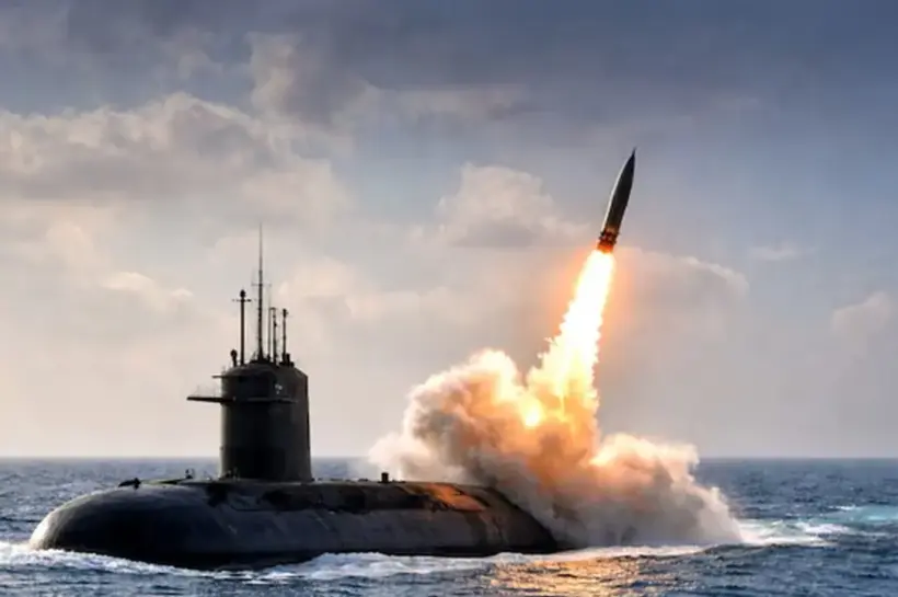 পারমাণবিক সক্ষম সাবমেরিন থেকে একটি মধ্যমপাল্লার ব্যালিস্টিক ক্ষেপণাস্ত্রের পরীক্ষা চালিয়েছে ভারত।