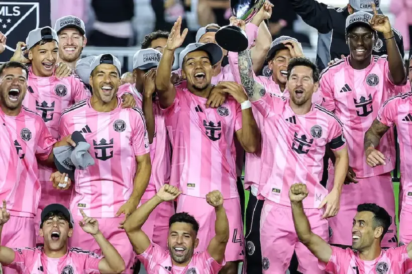 ঘরের মাঠ চেজ স্টেডিয়ামে শুরু থেকেই ম্যাচের লাগাম হাতে নেয় ইন্টার মায়ামি।