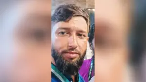 এনসিপির খুলনা বিভাগীয় প্রধান এবং এনসিপি শ্রমিক শক্তির কেন্দ্রীয় সংগঠক মোতালেব শিকদারের মাথায় গুলি করা হয়েছে।