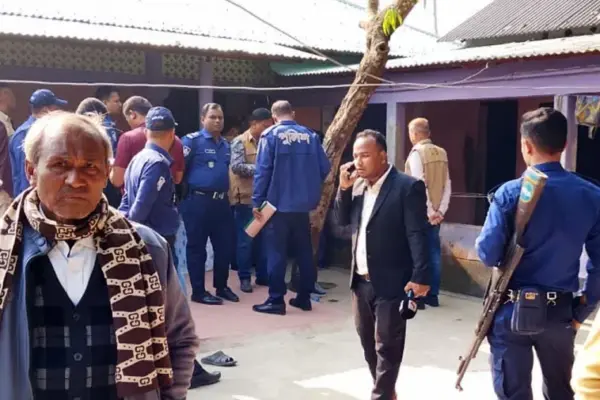 স্বামী-স্ত্রীর গলাকাটা মরদেহ উদ্ধার করেছে পুলিশ।