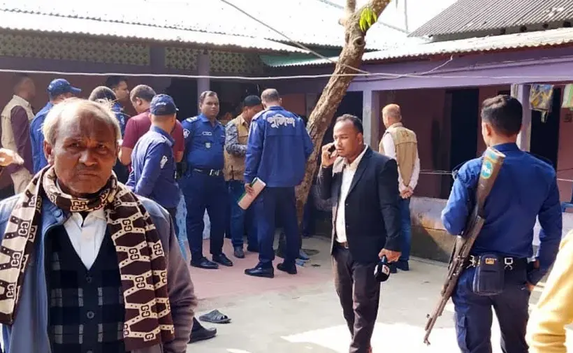 স্বামী-স্ত্রীর গলাকাটা মরদেহ উদ্ধার করেছে পুলিশ।