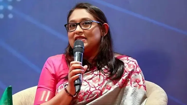 সায়মা ওয়াজেদকে অনির্দিষ্টকালের ছুটি থেকে ফিরিয়ে এনে পুনর্বহালের উদ্যোগ জোরালো হচ্ছে।