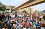 আইজিপি বাহারুল আলমকে বরখাস্ত ও গ্রেপ্তারের দাবিতে ঢাকার শাহবাগ অবরোধ করে বিক্ষোভ করেছে একদল মানুষ।