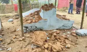 ঠাকুরগাঁওয়ে হজরত বাবা শাহ সত্যপীরের মাজারে ভাঙচুরের ঘটনা ঘটেছে।