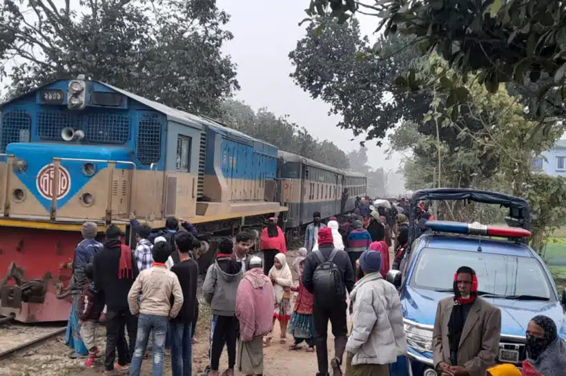 ময়মনসিংহের গফরগাঁওয়ে অল্পের জন্য বড় ধরনের দুর্ঘটনা থেকে রেহাই পেয়েছে ঢাকাগামী আন্তঃনগর ‘অগ্নিবীণা এক্সপ্রেস’।