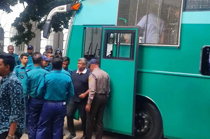 ১০ সেনা কর্মকর্তাকে আন্তর্জাতিক অপরাধ ট্রাইব্যুনালে হাজির করা হয়েছে।