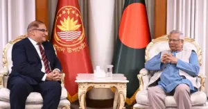 প্রধান উপদেষ্টা অধ্যাপক মুহাম্মদ ইউনূসের সঙ্গে সৌজন্য সাক্ষাৎ করেছেন পাকিস্তানের হাইকমিশনার ইমরান হায়দার।