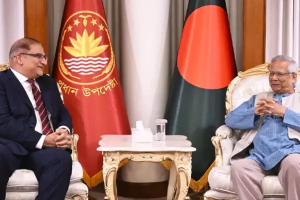 প্রধান উপদেষ্টা অধ্যাপক মুহাম্মদ ইউনূসের সঙ্গে সৌজন্য সাক্ষাৎ করেছেন পাকিস্তানের হাইকমিশনার ইমরান হায়দার।