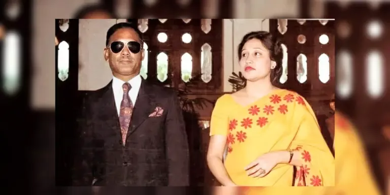 ছবিটি ১৯৭০-এর কোনো এক সময়, মেজর জিয়া তখন সামরিক ক্যারিয়ারের স্বর্ণযুগে আর খালেদা জিয়া তাঁর অনুপ্রেরণা।