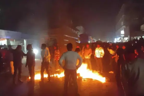 চাঁপাইনবাবগঞ্জে পুলিশ বক্স ও ফাঁড়িতে হামলা, ভাঙচুর, লুটপাট ও অগ্নিসংযোগের ঘটনা ঘটেছে।