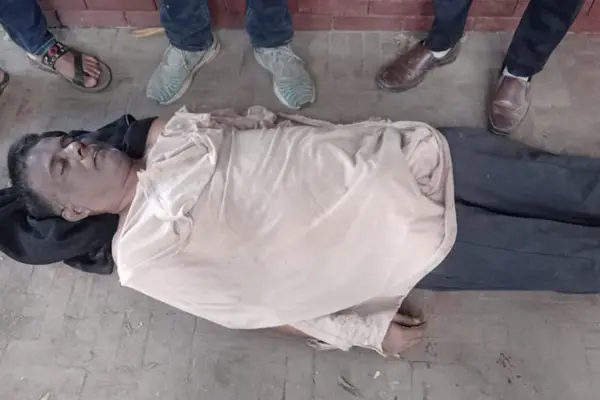 জানাজায় অংশ নিতে এসে প্রচণ্ড ধাক্কাধাকির মধ্যে পড়ে এক ব্যক্তি মারা গেছেন।