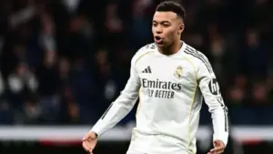 জন্মদিনের রাতটা রঙিন করে রাখলেন কিলিয়ান এমবাপ্পে।