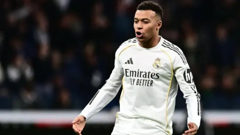 জন্মদিনের রাতটা রঙিন করে রাখলেন কিলিয়ান এমবাপ্পে।