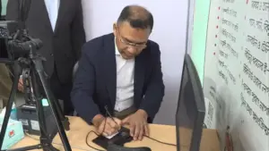 এনআইডি পাওয়ার আনুষ্ঠানিকতা সেরেছেন বিএনপির ভারপ্রাপ্ত চেয়ারম্যান তারেক রহমান।