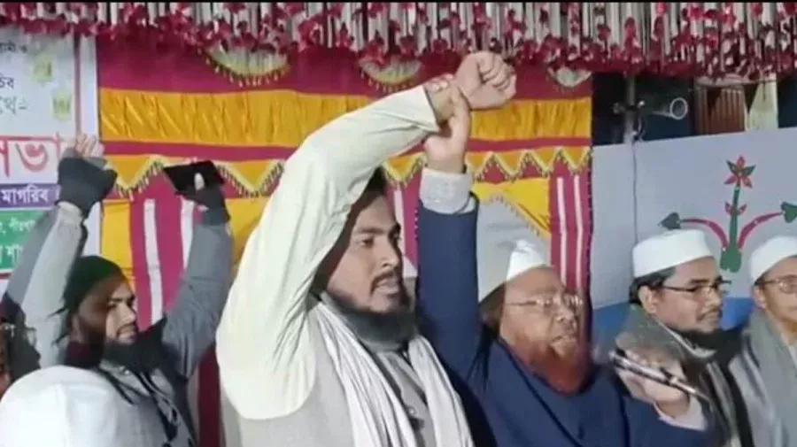 তীব্র সমালোচনার মুখে পড়েছেন রংপুর মহানগর জামায়াতে ইসলামীর আমির এটিএম আজম খান।