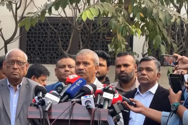 কথা বলছেন যুব ও ক্রীড়া উপদেষ্টা আসিফ নজরুল।