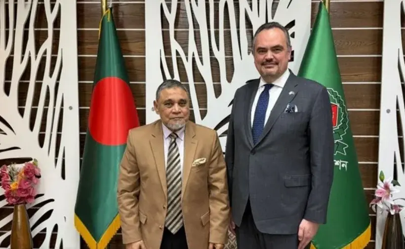 প্রধান নির্বাচন কমিশনার এ এম এম নাসির উদ্দিন ও মার্কিন রাষ্ট্রদূত ব্রেন্ট ক্রিস্টেনসেন।