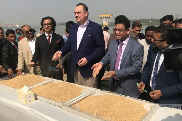 মার্কিন রাষ্ট্রদূত ব্রেন্ট ক্রিস্টেনসেন ও অন্যরা।