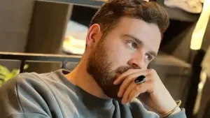 সরকারবিরোধী আন্দোলনে যোগ দেওয়ার অভিযোগে গ্রেপ্তার হওয়া তরুণ এরফান সোলতানির মৃত্যুদণ্ড স্থগিত করেছে ইরান সরকার।