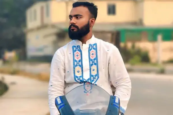 এনসিপির এক নেতাকে লক্ষ্য করে গুলি চালিয়ে তার মোটরসাইকেল ছিনতাই করা হয়েছে বলে অভিযোগ পাওয়া গেছে।