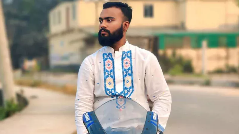 এনসিপির এক নেতাকে লক্ষ্য করে গুলি চালিয়ে তার মোটরসাইকেল ছিনতাই করা হয়েছে বলে অভিযোগ পাওয়া গেছে।