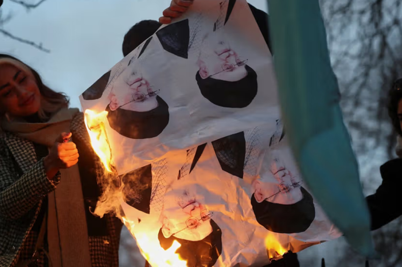 ইরানে চলমান বিক্ষোভে নিরাপত্তা বাহিনীর সদস্যসহ প্রায় দুই হাজার মানুষ নিহত হয়েছেন বলে জানিয়েছেন দেশটির একজন কর্মকর্তা।