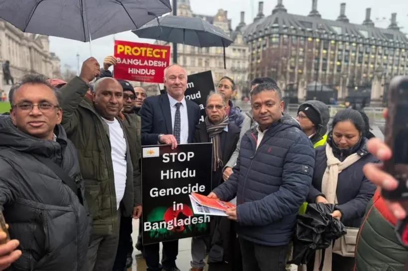 লন্ডনের পার্লামেন্ট স্কয়ারে অনুষ্ঠিত বিক্ষোভ।