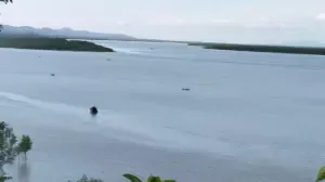 গোলাগুলি ও শক্তিশালী বিস্ফোরণের শব্দে আতঙ্কের মধ্যে দিন কাটাচ্ছেন টেকনাফ সীমান্তের বাসিন্দারা।