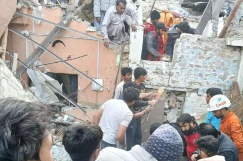 পাকিস্তানের রাজধানী ইসলামাবাদে এক বিস্ফোরণে নববিবাহিত দম্পতিসহ অন্তত ৮ জন নিহত হয়েছেন।